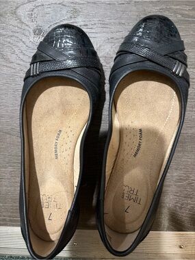 Michael Kors Black Faux-Leather Ballet Flats with Textured Toe bundle all shoes